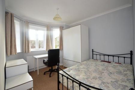 5 bedroom detached house to rent - Photo 4