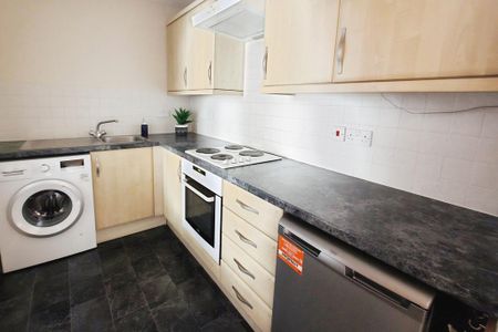 2 bedroom flat to rent - Photo 4