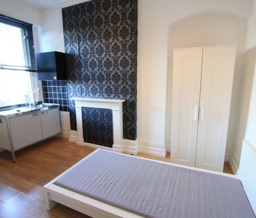 Studio Flat, The Broadway, SW19 - Photo 2