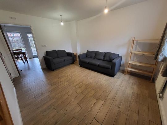 4 bedroom semi-detached house to rent - Photo 1