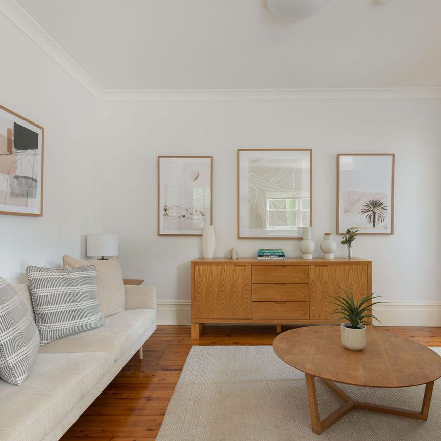 Charming one-bedroom home in a converted period mansion - Photo 1