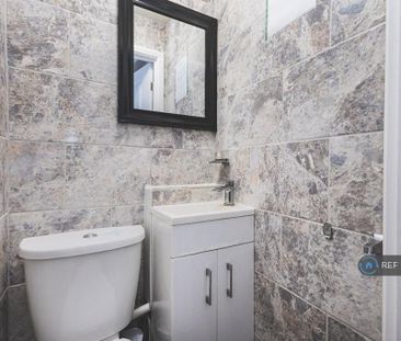 1 bedroom in a house share to rent - Photo 6