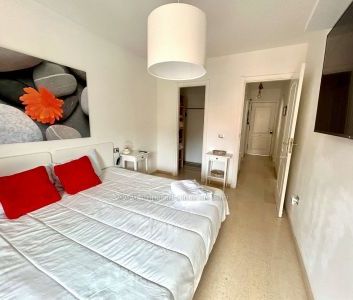 Cozy apartment located in a building with community pool and gardens - Photo 2