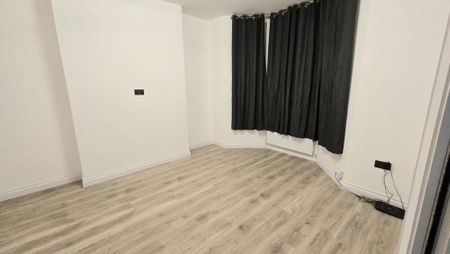 4 bedroom terraced house to rent - Photo 4