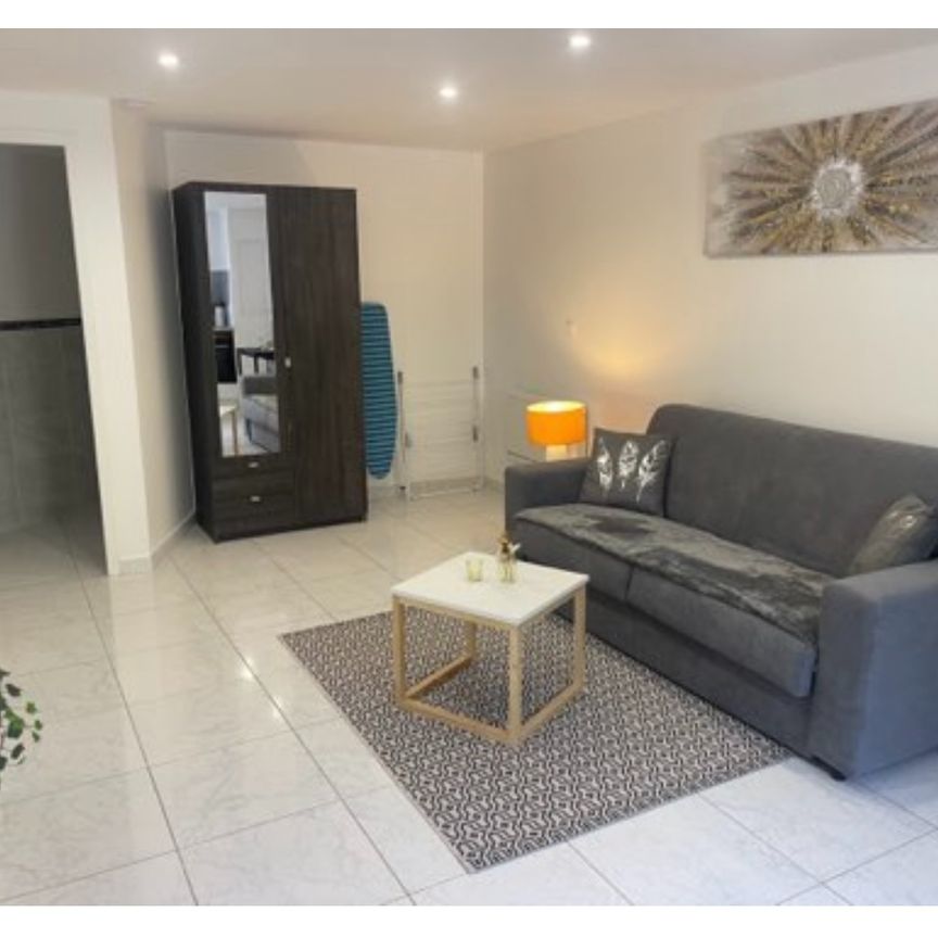 STUDIO MEUBLE A L'ANNEE, - Photo 1