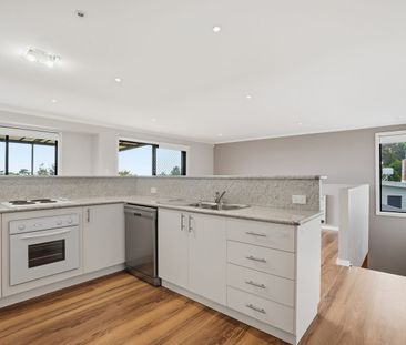 Relaxed coastal charm, with direct views of the ocean and golf course - Photo 3