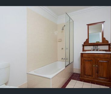 Fantastic Townhouse in a Prime Location! - Photo 4