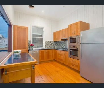 “Beautifully presented home in ideal location!” - Photo 2