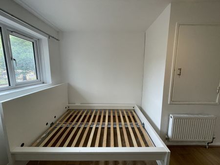 Room in a Shared House, Phoenix Close, E8 - Photo 4