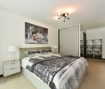 2 Bed Flat, Orbis Wharf, SW11 - Photo 5