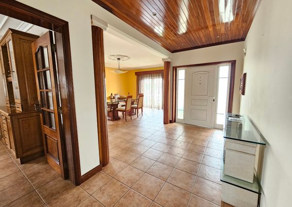 Floor 2 bedroom villa for rent in Oliveirinha!