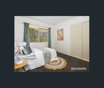 BREAK LEASE ** LOVELY FAMILY HOME IN STRETTON CATCHMENTAND WITH MOD... - Photo 3