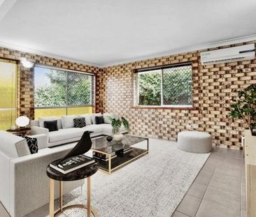 Modern Family Living in a Prime Ormiston Location - Photo 4