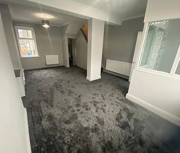 £1,300 PCM, Newly Refurbished Three Bedroom House with Enclosed Gar... - Photo 3