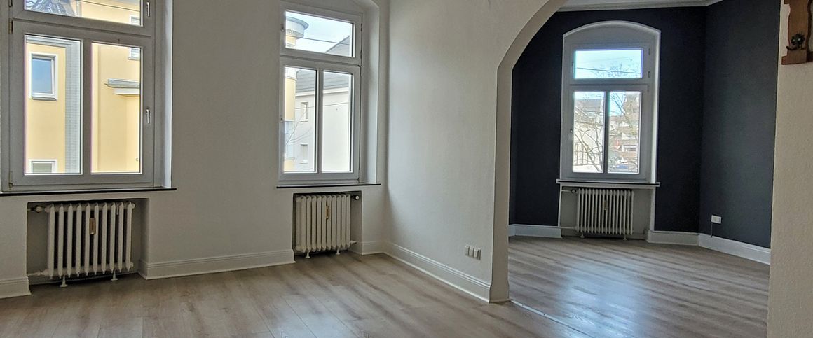 *Altbauflair mitten in Troisdorf* Lichtverwöhnt mit hohen Decken - Photo 1