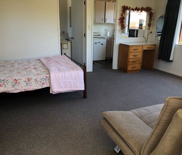 A/52 Rosamund Avenue - Photo 1