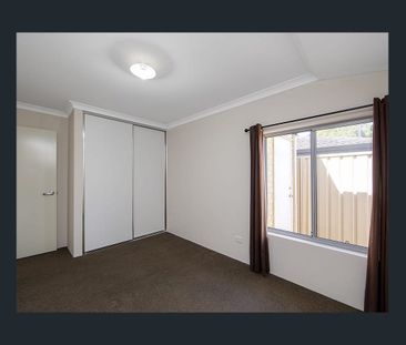 4 x 2 Modern Home with Theatre - Photo 4