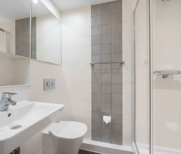 Silver Ensuite - Photo 2