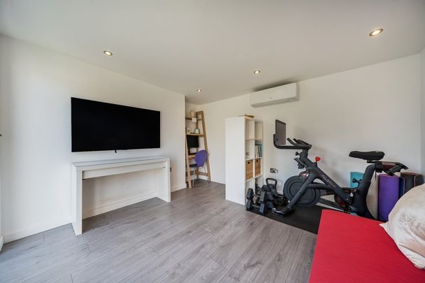 4 bedroom detached house to rent - Photo 1