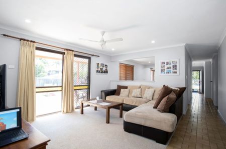 Spacious Family Home in Prime Andergrove Location&excl; - Photo 2