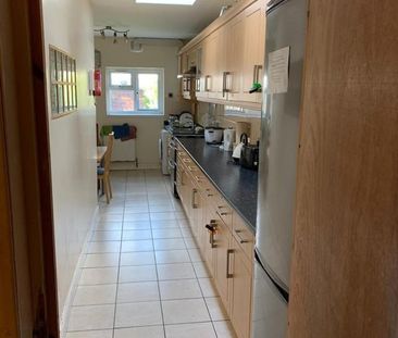 Room in a Shared House, Lawrence Road, E6 - Photo 4