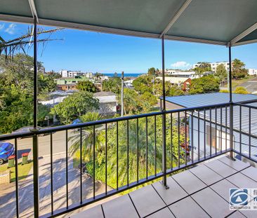 Coastal Apartment with Ocean Views & Air Conditioning – Walk to Kin... - Photo 1