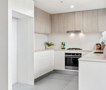 Sleek Apartment with Skyline Views - Photo 4