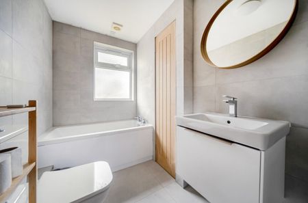 3 bedroom semi-detached house to rent - Photo 2