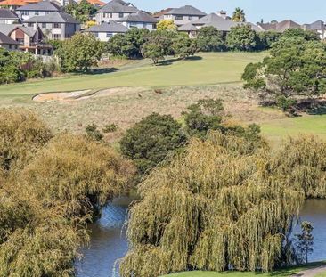Spacious Family Home with Stunning Lake&Golf View - Photo 5