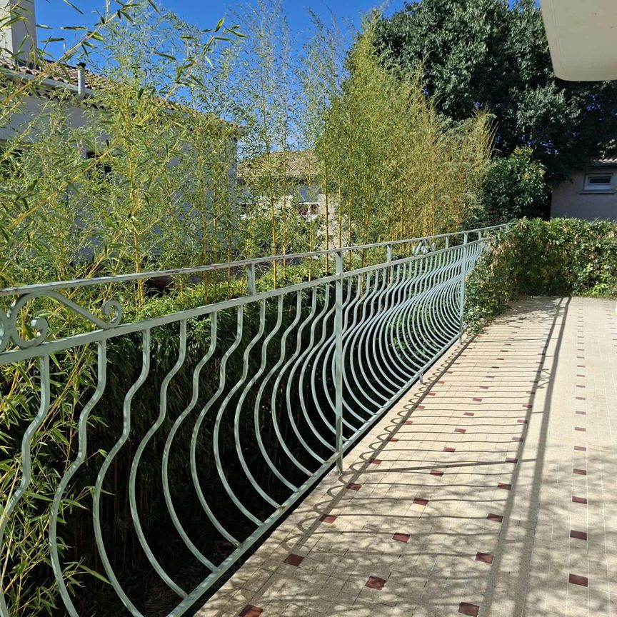 Location - Maison individuelle de 143 m² avec un jardin clos et arboré, une terrasse - Photo 1