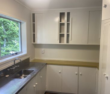 Very Tidy Great location - Photo 6