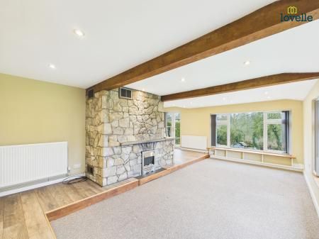 4 bedroom Detached bungalow To Let - Photo 2