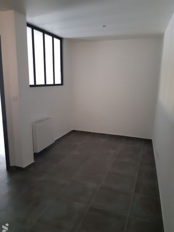 APPARTEMENT F2 / 51D rue de Paris 71530 CHAMPFORGUEIL - Photo 5