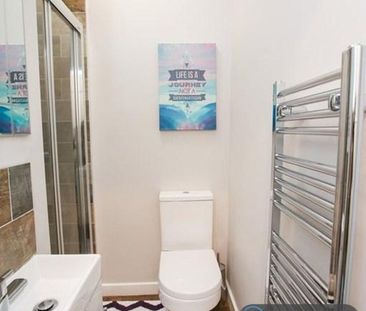 1 bedroom in a house share to rent - Photo 3