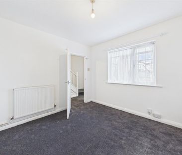 3 BED Apartment To rent - Photo 1