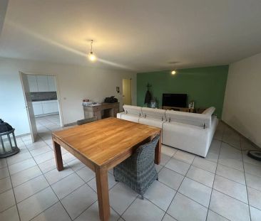 Strategisch gelegen en zeer ruim appartement met 2 slaapkamers - Photo 1