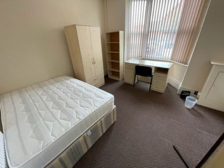 4 Bed Student Accommodation - Photo 4