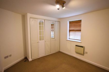 2 bedroom ground floor flat to rent - Photo 3