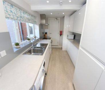 1 bedroom Flat To Let - Photo 4