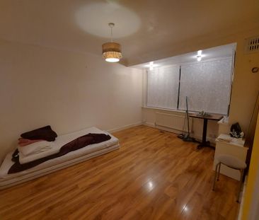 4 bedroom terraced house to rent - Photo 4