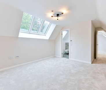 4 bedroom detached house to rent - Photo 2
