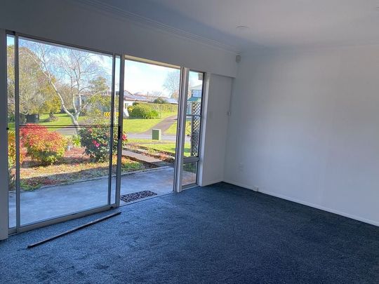 Charming 2BR Unit in Pakuranga! - Photo 1