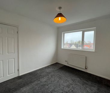 High Street - Photo 2