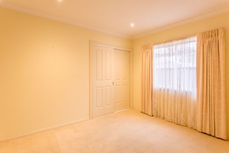 Relaxed Lifestyle, Central Location - Photo 3