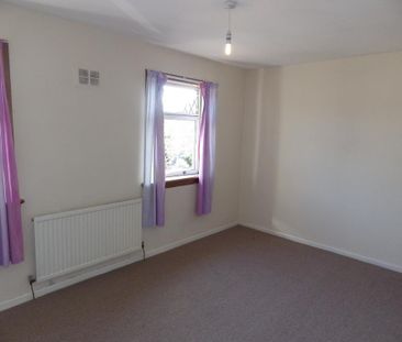 3 bedroom flat to rent - Photo 6