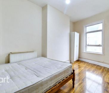 1 bedroom in a flat share to rent - Photo 3