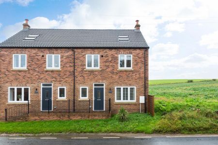 4 bedroom semi-detached house to rent - Photo 2