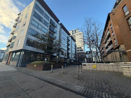 The locks, Charlotte Quay Dock, Ringsend, Dublin 4 - Photo 4