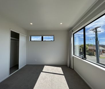 1/9 Marcroft St, Woolston - Photo 3