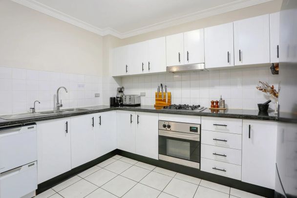 10/1-3 Sherwin Avenue, Castle Hill. - Photo 1